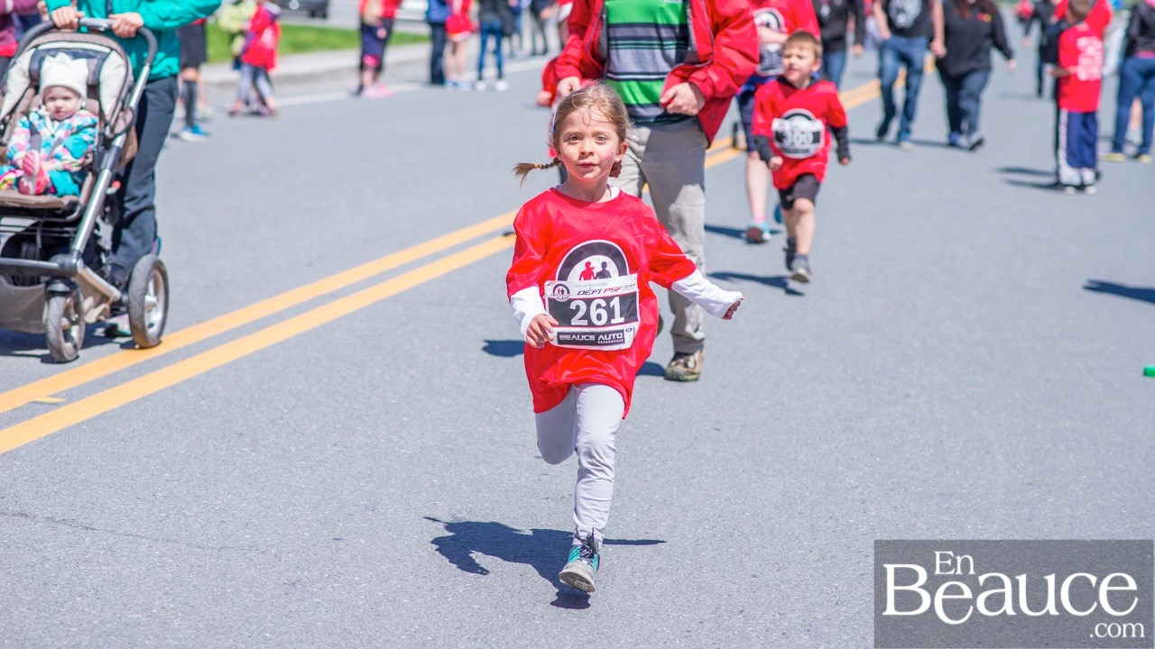 Environ 200 enfants ont couru le 2 km du Défi PSF, pour la grande joie des spectateurs