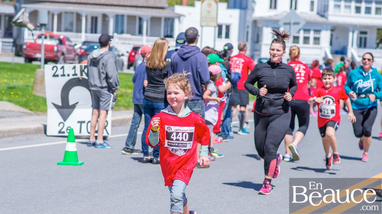 Environ 200 enfants ont couru le 2 km du Défi PSF, pour la grande joie des spectateurs
