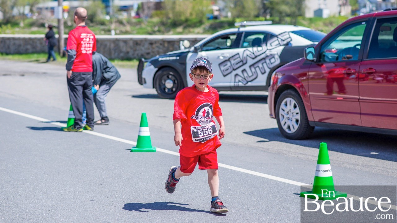 Environ 200 enfants ont couru le 2 km du Défi PSF, pour la grande joie des spectateurs