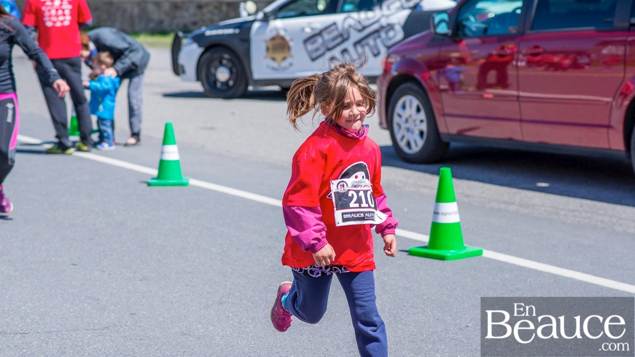 Environ 200 enfants ont couru le 2 km du Défi PSF, pour la grande joie des spectateurs