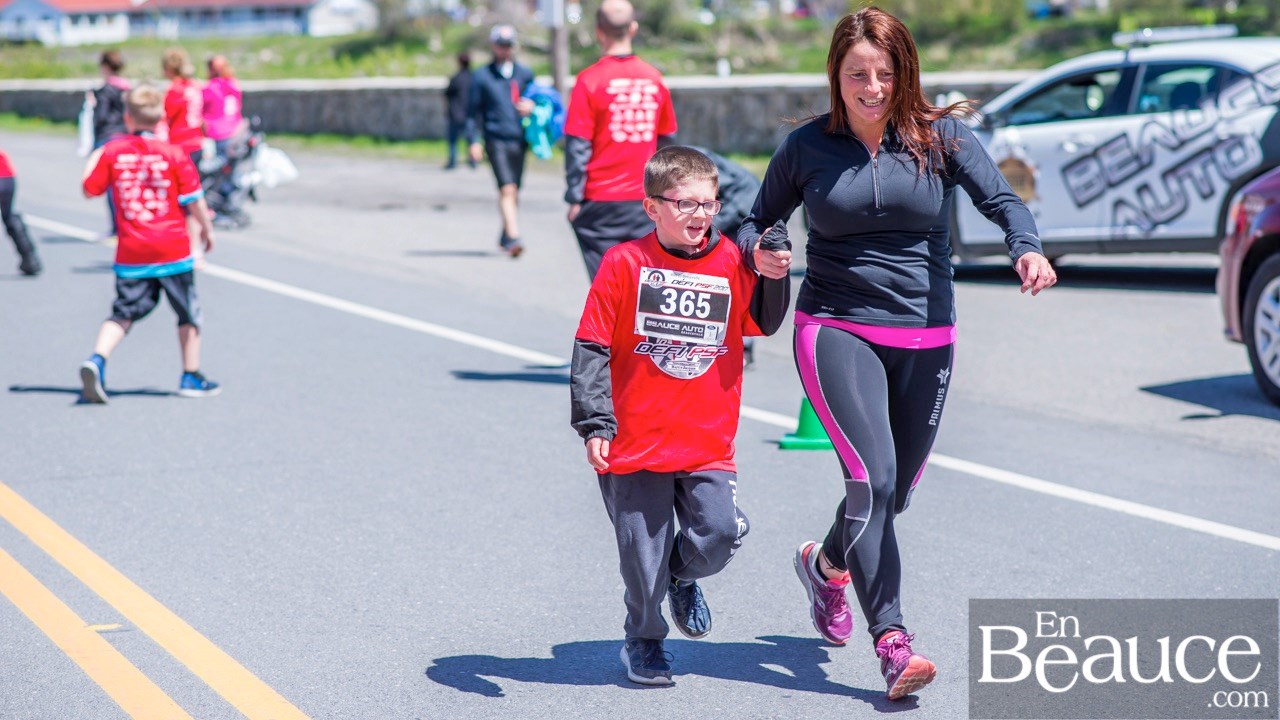 Environ 200 enfants ont couru le 2 km du Défi PSF, pour la grande joie des spectateurs
