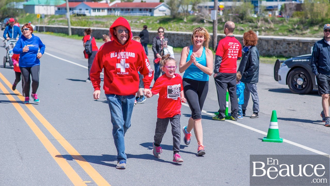 Environ 200 enfants ont couru le 2 km du Défi PSF, pour la grande joie des spectateurs