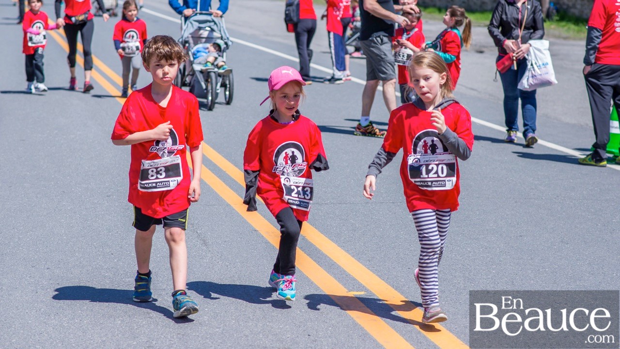 Environ 200 enfants ont couru le 2 km du Défi PSF, pour la grande joie des spectateurs