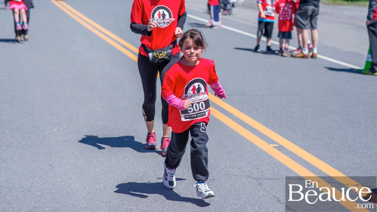 Environ 200 enfants ont couru le 2 km du Défi PSF, pour la grande joie des spectateurs