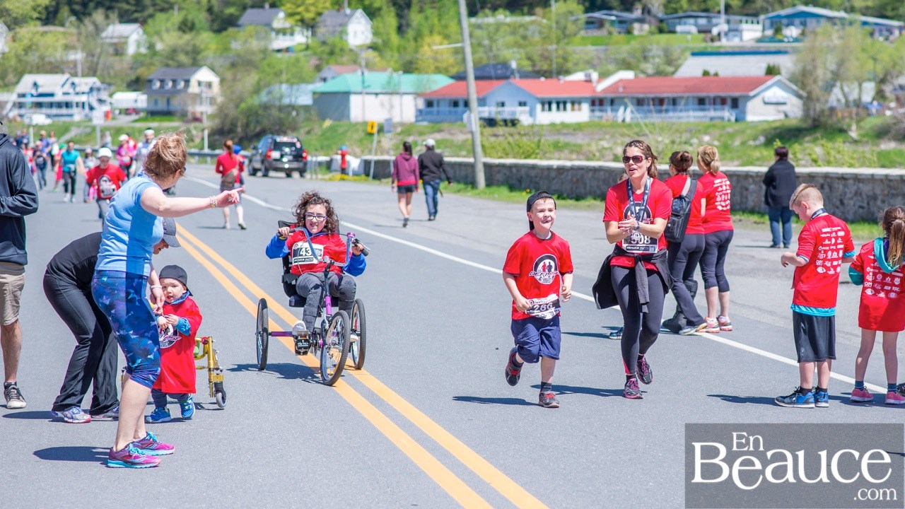 Environ 200 enfants ont couru le 2 km du Défi PSF, pour la grande joie des spectateurs