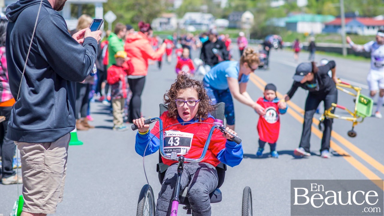 Environ 200 enfants ont couru le 2 km du Défi PSF, pour la grande joie des spectateurs