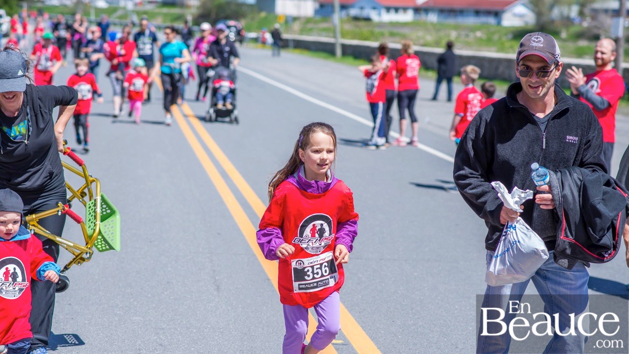 Environ 200 enfants ont couru le 2 km du Défi PSF, pour la grande joie des spectateurs