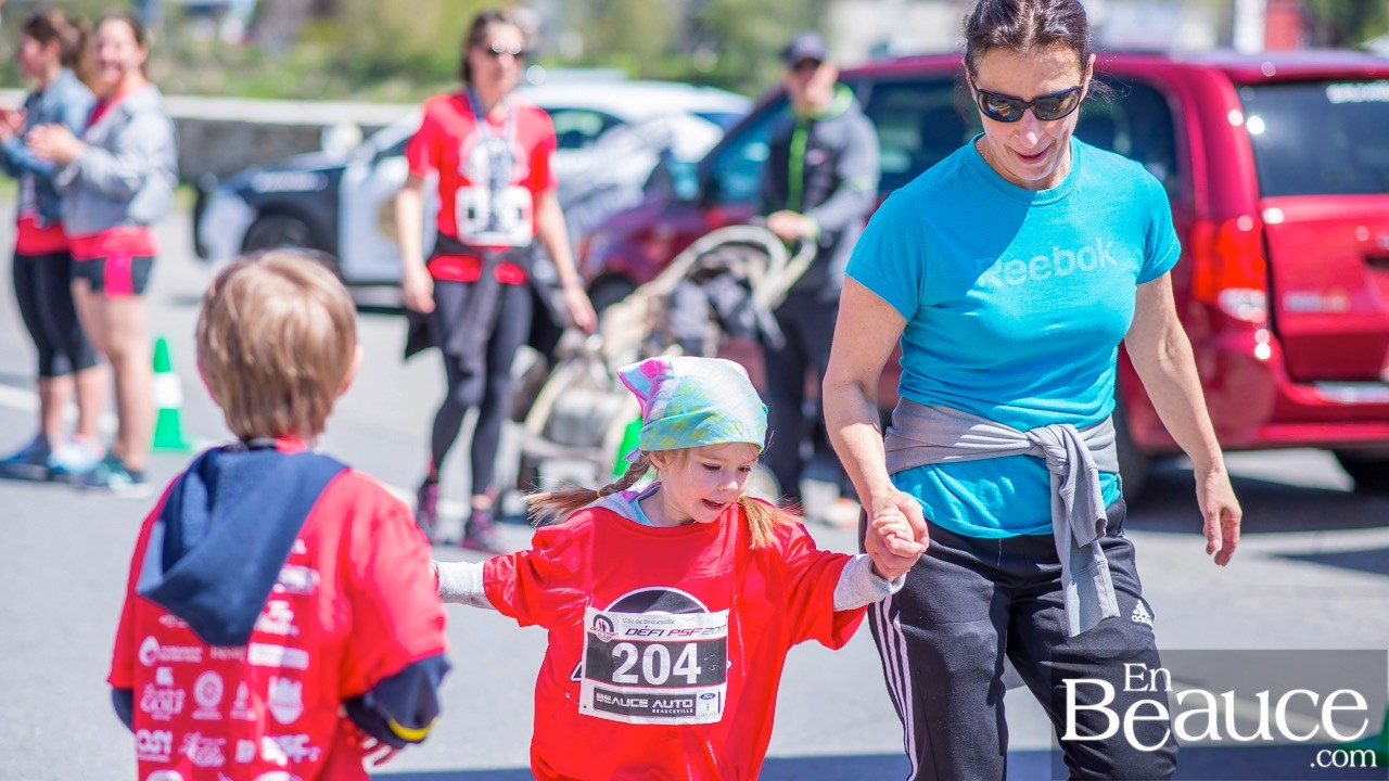 Environ 200 enfants ont couru le 2 km du Défi PSF, pour la grande joie des spectateurs