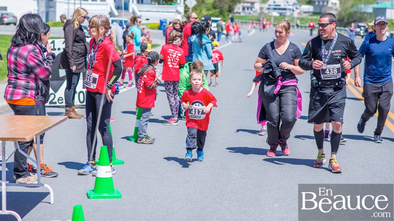Environ 200 enfants ont couru le 2 km du Défi PSF, pour la grande joie des spectateurs