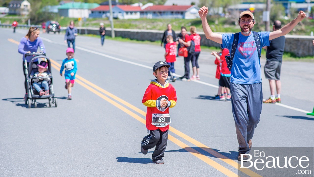 Environ 200 enfants ont couru le 2 km du Défi PSF, pour la grande joie des spectateurs