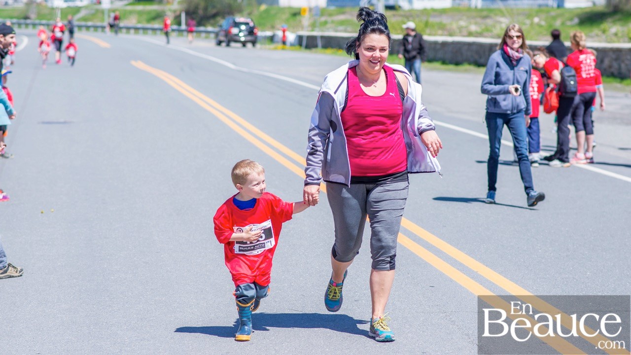 Environ 200 enfants ont couru le 2 km du Défi PSF, pour la grande joie des spectateurs