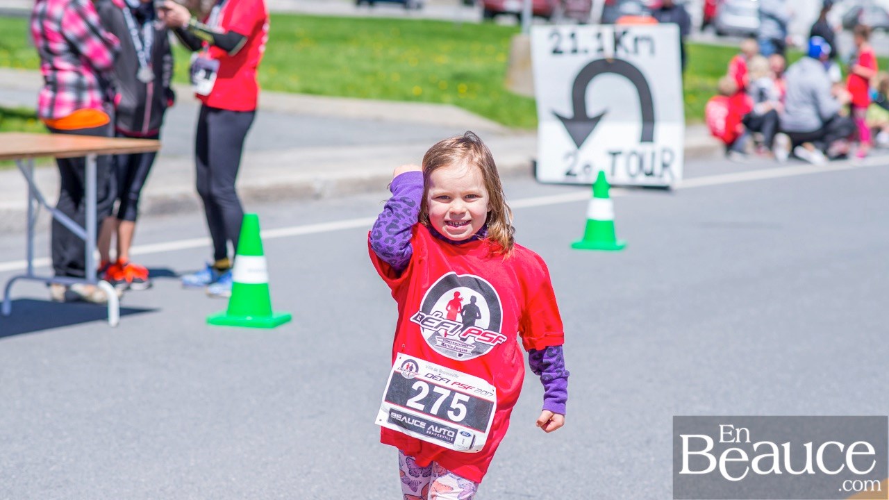 Environ 200 enfants ont couru le 2 km du Défi PSF, pour la grande joie des spectateurs