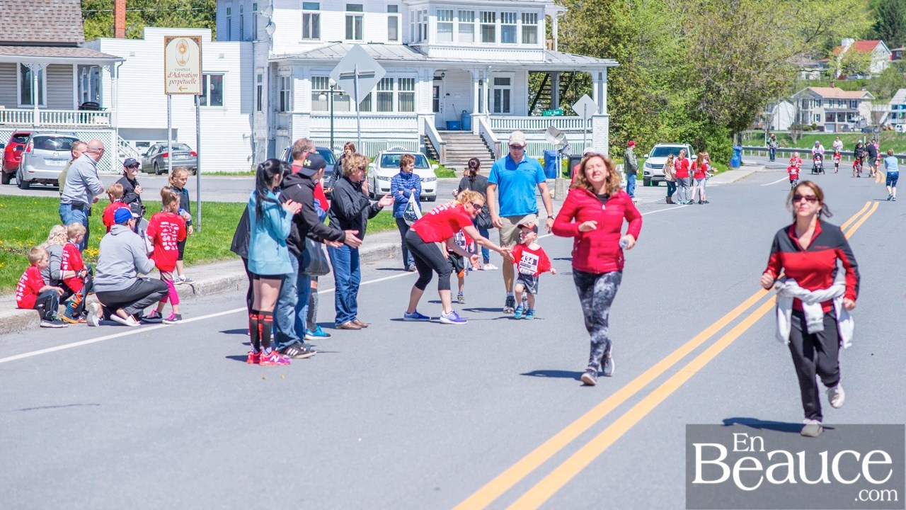 Environ 200 enfants ont couru le 2 km du Défi PSF, pour la grande joie des spectateurs