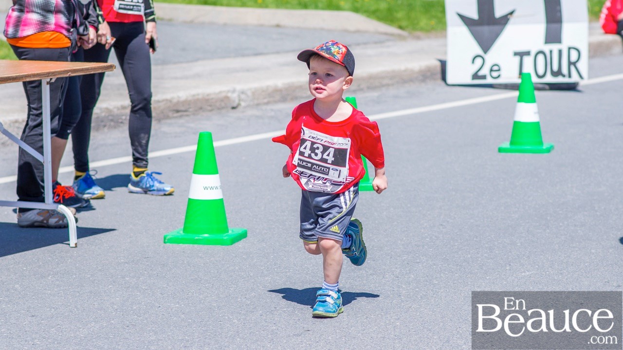 Environ 200 enfants ont couru le 2 km du Défi PSF, pour la grande joie des spectateurs