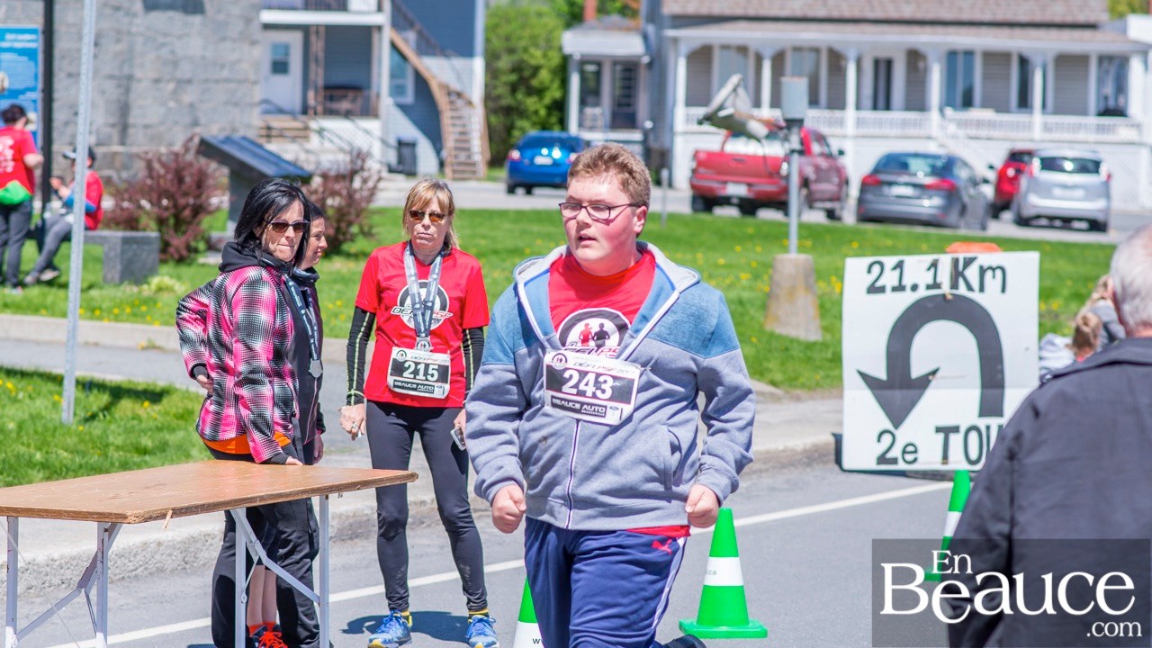Environ 200 enfants ont couru le 2 km du Défi PSF, pour la grande joie des spectateurs