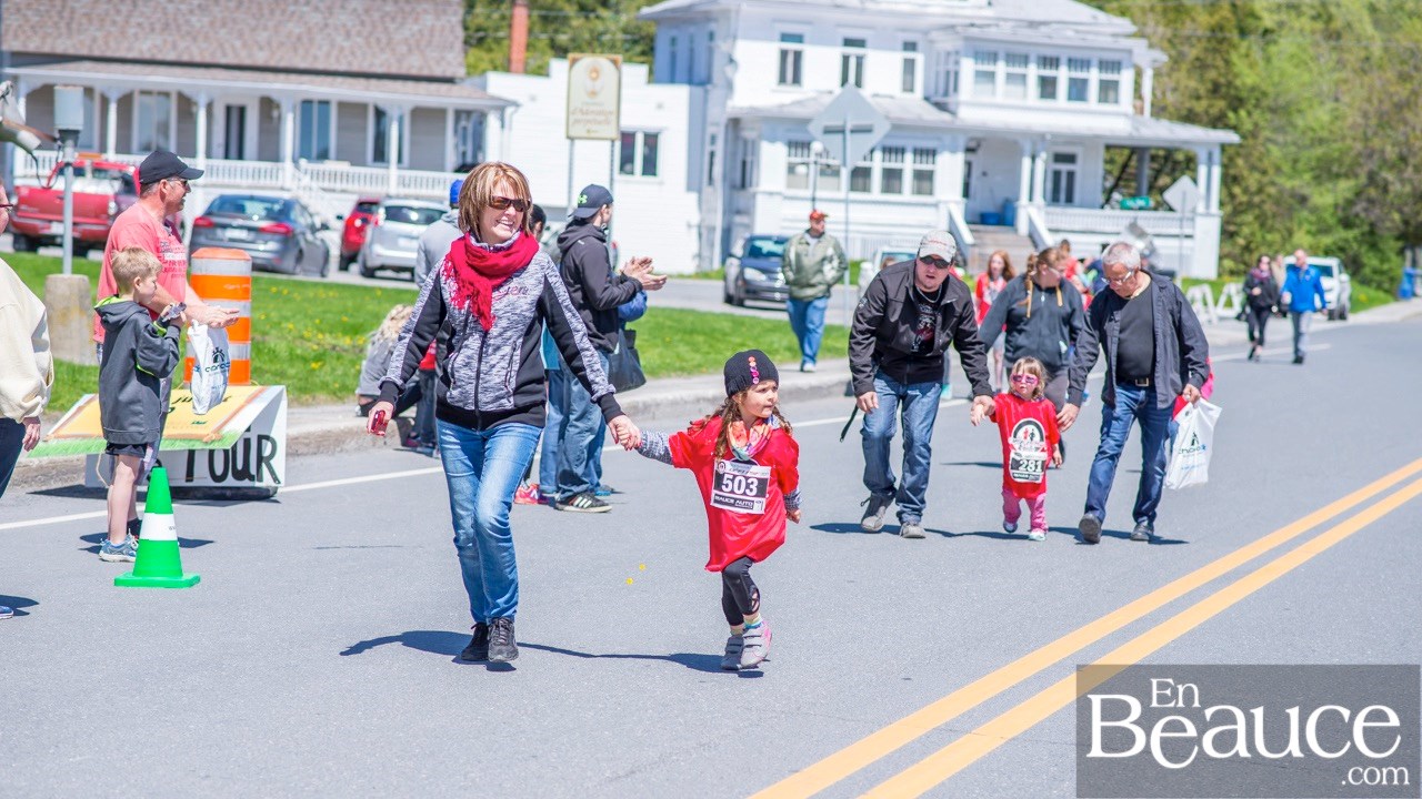 Environ 200 enfants ont couru le 2 km du Défi PSF, pour la grande joie des spectateurs
