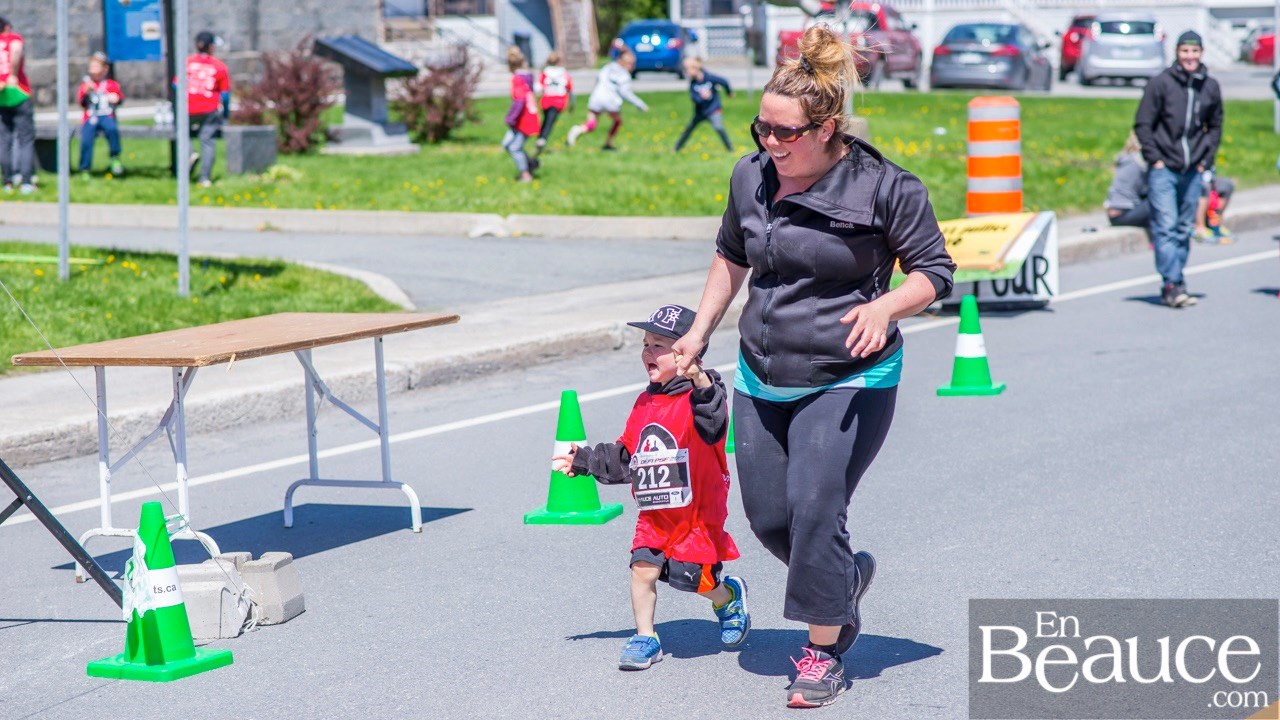 Environ 200 enfants ont couru le 2 km du Défi PSF, pour la grande joie des spectateurs
