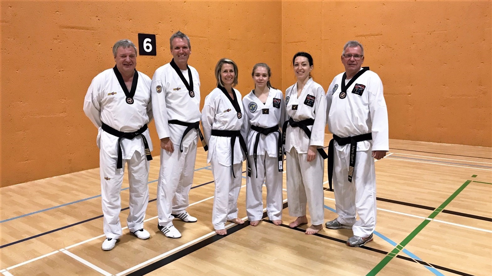 Claude Robitaille entraîneur au club de taekwondo de
Vallée-Jonction, André Perreault, entraîneur au club de taekwondo de Vallée-Jonction, Andrée Bilodeau (Vallée-Jonction) ayant passé son examen lui permettant d'obtenir sa deuxième dan, Anne-Marie Bosa (Sainte-Marie), ayant passé son examen lui permettant d'obtenir sa ceinture noire, Valérie Perreault (Sainte-Marie), ayant passé son examen lui permettant d'obtenir sa ceinture noire ainsi que Mario Giguère, entraîneur au club de taekwondo de Sainte-Marie.