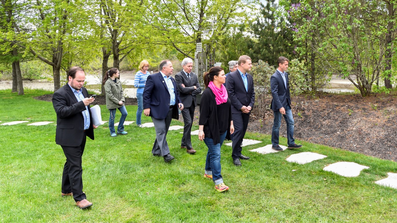 Le ministre de la culture en visite à St-Georges pour les sculptures de Beauce Art
