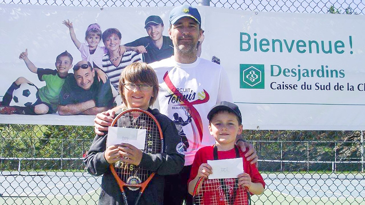 Junior A - En arrière, Patrice Poulin (organisateur chef), Jean-Raphael Côté (finaliste) et Émile Laflamme (gagnant)


