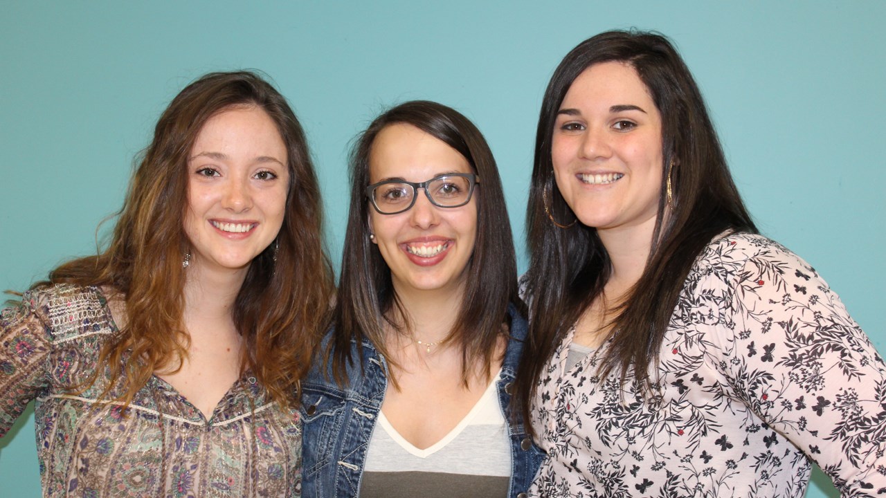 Rosalie Poulin, agente de migration Place aux jeunes, Marilyn Pilotte et Karine Latulippe, intervenantes jeunesse.