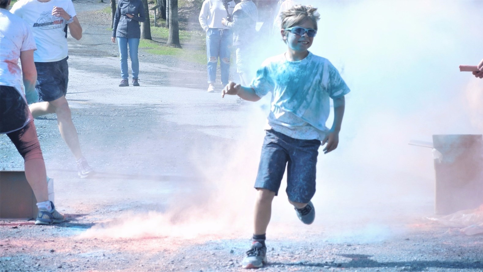 Succès pour la deuxième édition de la course colorée déguisée au Parc des Sept-Chutes