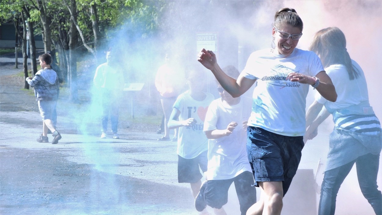 Succès pour la deuxième édition de la course colorée déguisée au Parc des Sept-Chutes