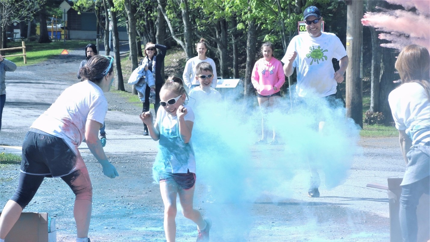 Succès pour la deuxième édition de la course colorée déguisée au Parc des Sept-Chutes