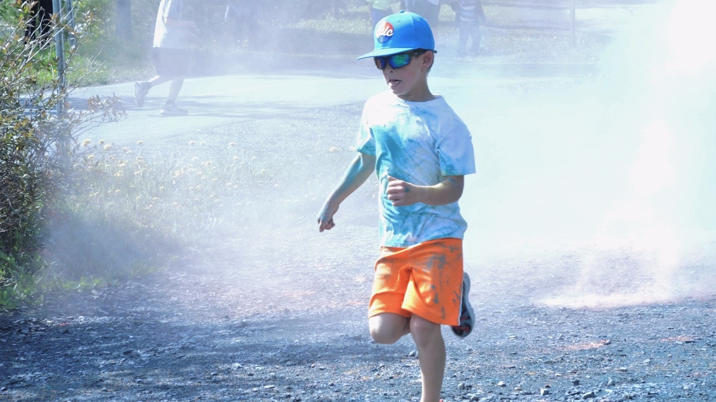 Succès pour la deuxième édition de la course colorée déguisée au Parc des Sept-Chutes