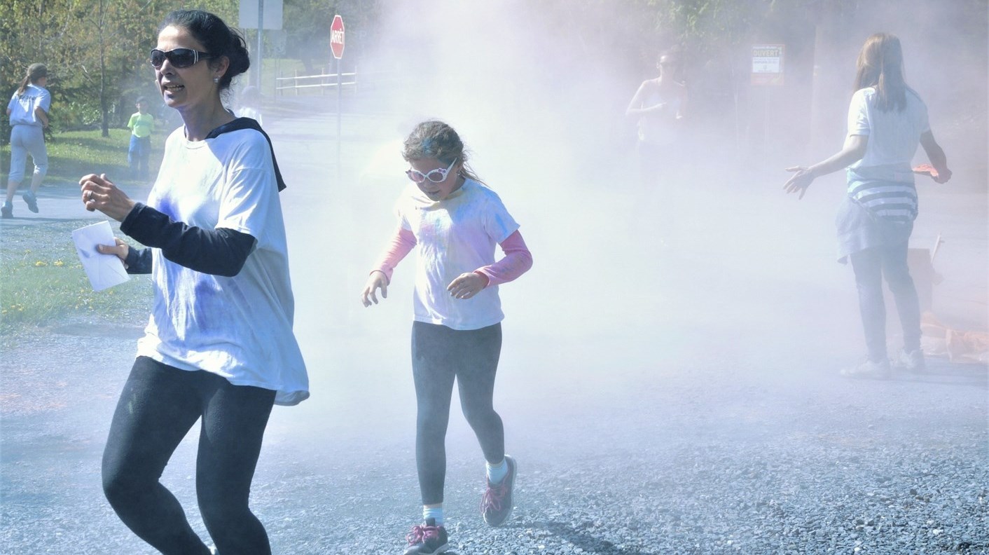 Succès pour la deuxième édition de la course colorée déguisée au Parc des Sept-Chutes