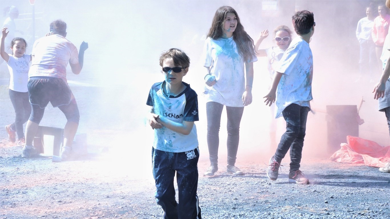 Succès pour la deuxième édition de la course colorée déguisée au Parc des Sept-Chutes