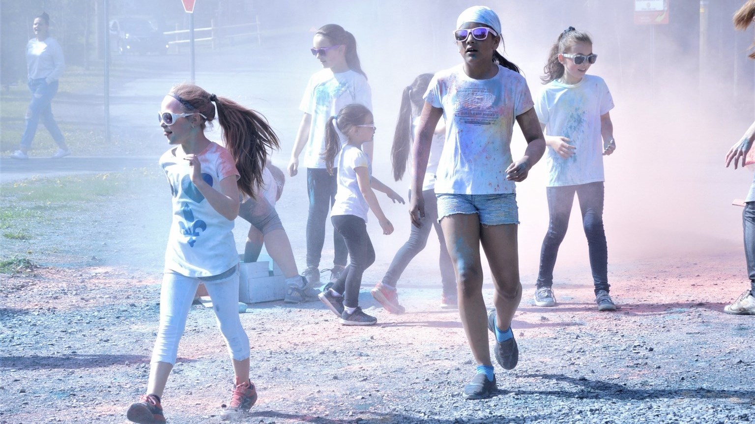 Succès pour la deuxième édition de la course colorée déguisée au Parc des Sept-Chutes