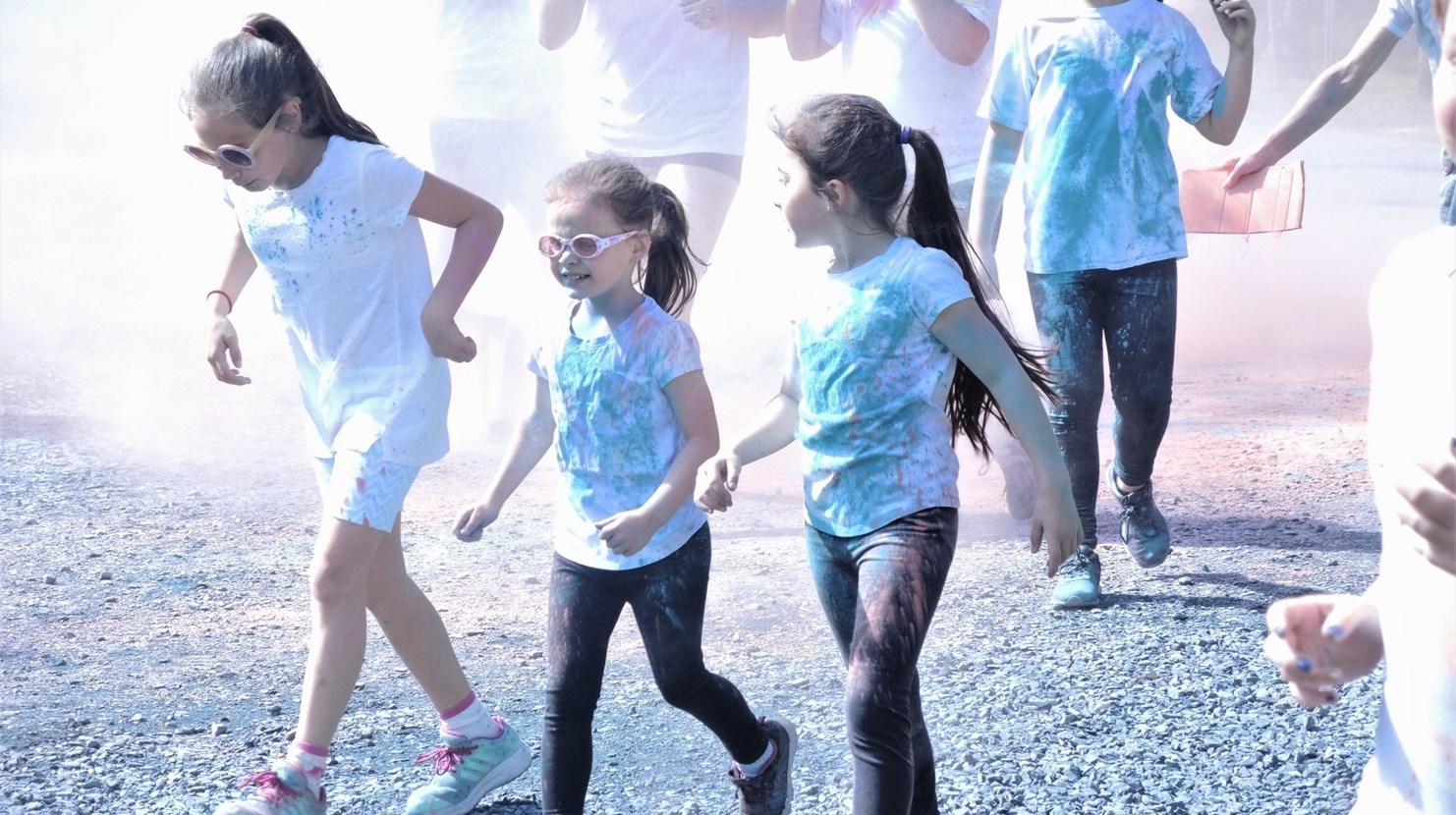 Succès pour la deuxième édition de la course colorée déguisée au Parc des Sept-Chutes