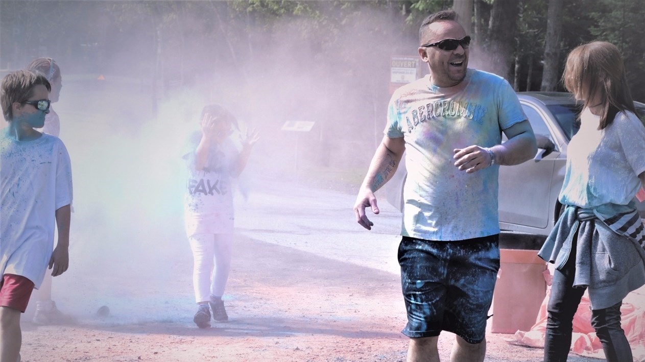 Succès pour la deuxième édition de la course colorée déguisée au Parc des Sept-Chutes