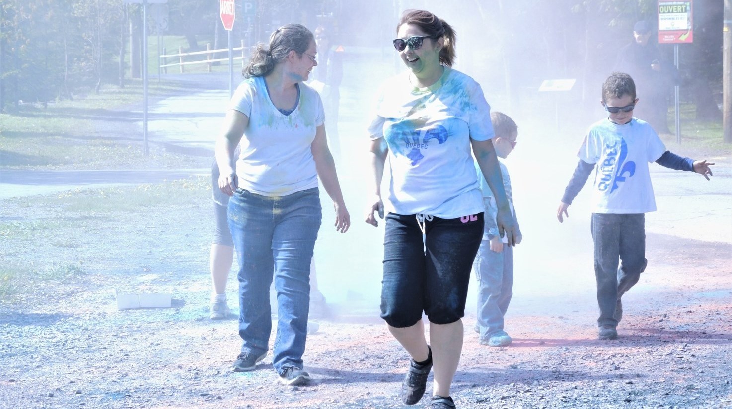 Succès pour la deuxième édition de la course colorée déguisée au Parc des Sept-Chutes