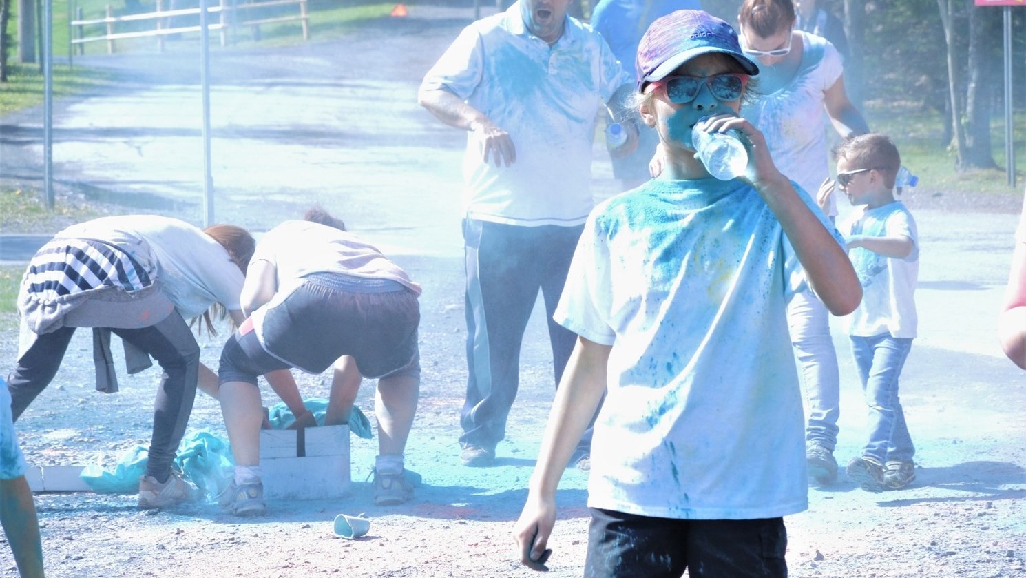 Succès pour la deuxième édition de la course colorée déguisée au Parc des Sept-Chutes
