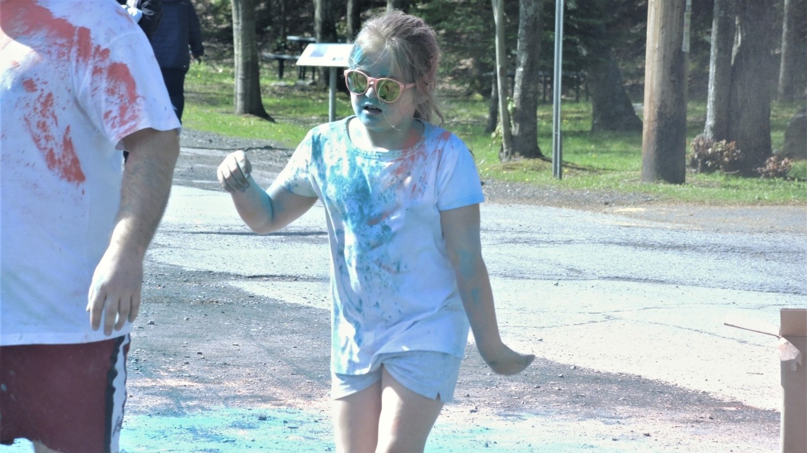 Succès pour la deuxième édition de la course colorée déguisée au Parc des Sept-Chutes
