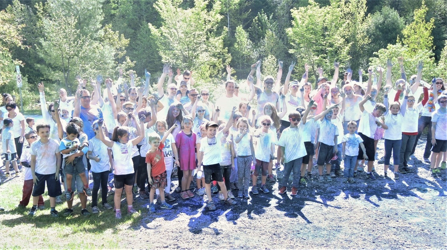 Succès pour la deuxième édition de la course colorée déguisée au Parc des Sept-Chutes