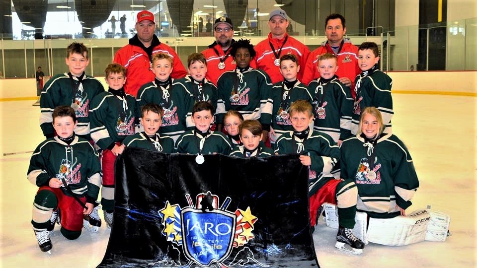 1ere rangée du bas : William Lessard (Techno Pieux/Appalaches), Elliot Lacroix (Garaga/Saint-Georges), Louis-Thomas Vallée (Garaga/Saint-Georges), Zacharie Lessard (Baroudeurs/Beauce-Centre), Jacob Boucher (Baroudeurs/Beauce-Centre), Samuel Mercier (Lynx/Haute-Beauce), la gardienne Arielle Côté (Rapides/Beauce-Nord). 2e rangée : Elie Champagne (Garaga/Saint-Georges), Malyk Côté (Rapides/Beauce-Nord), Olivier Dubois-Lemieux (Garaga/Saint-Georges), Hayden Pouliot (Rapides/Beauce-Nord), Alexandro Lemieux-Goupil (Garaga/Saint-Georges), Charles-Antoine Dubé (Baroudeurs/Beauce-Centre), Brandon Delarosbil (Rapides/Beauce-Nord), Louis-Félix Drouin (Baroudeurs/Beauce-Centre). 3e rangée : Alexandre Drouin, Vincent Boucher (entraîneur-chef), Nicolas Lessard et Jimmy Côté .