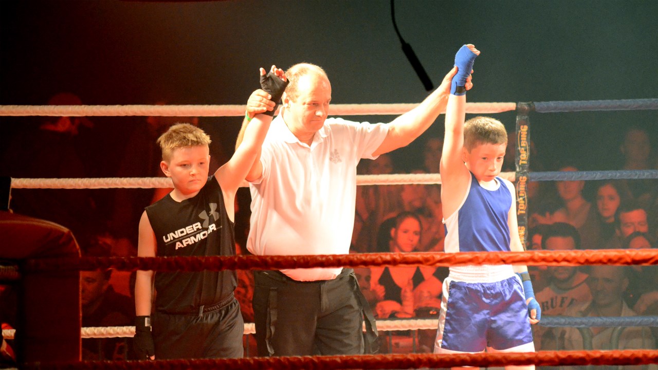 Plus de 850 personnes assistent au Super gala de boxe Dooly's
