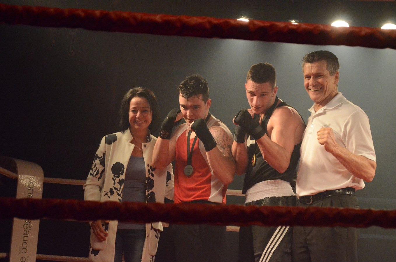 Plus de 850 personnes assistent au Super gala de boxe Dooly's