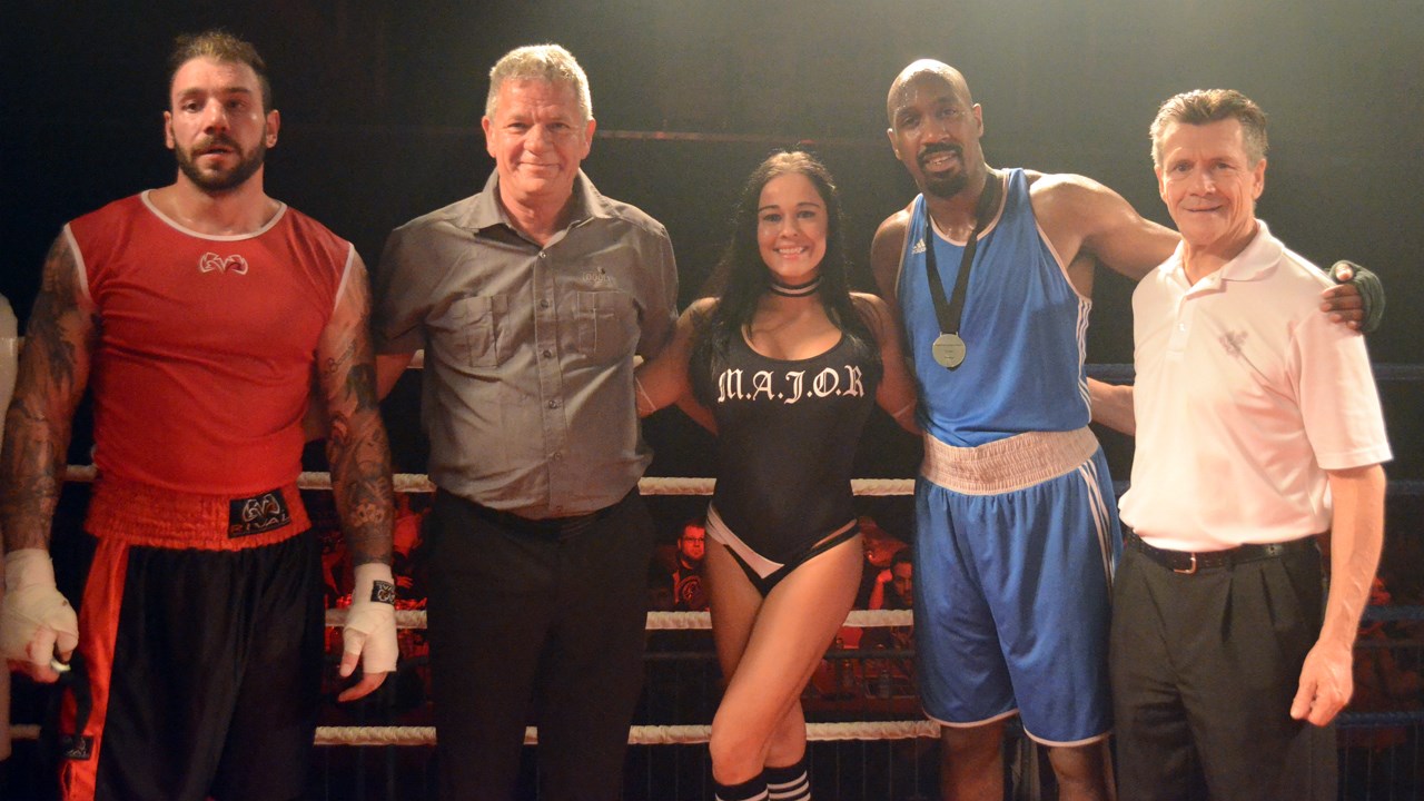 Plus de 850 personnes assistent au Super gala de boxe Dooly's