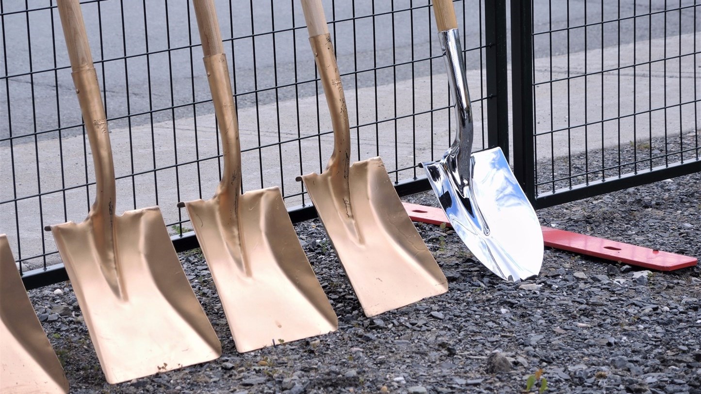 Première pelletée de terre pour le nouveau complexe commercial de Beauceville
