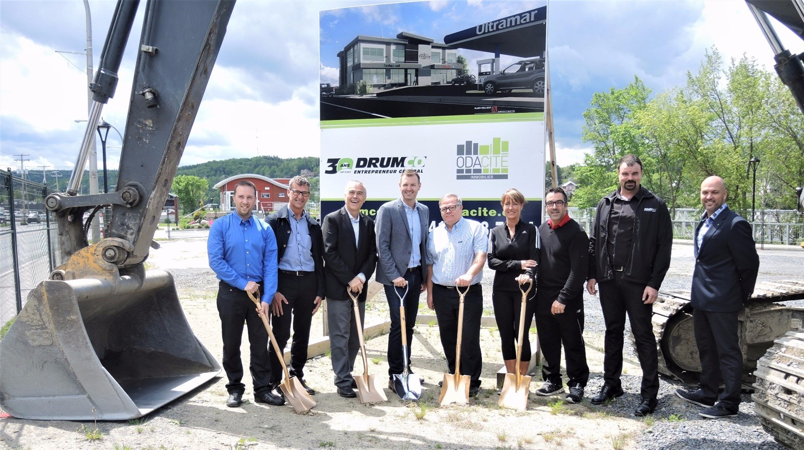 Première pelletée de terre pour le nouveau complexe commercial de Beauceville