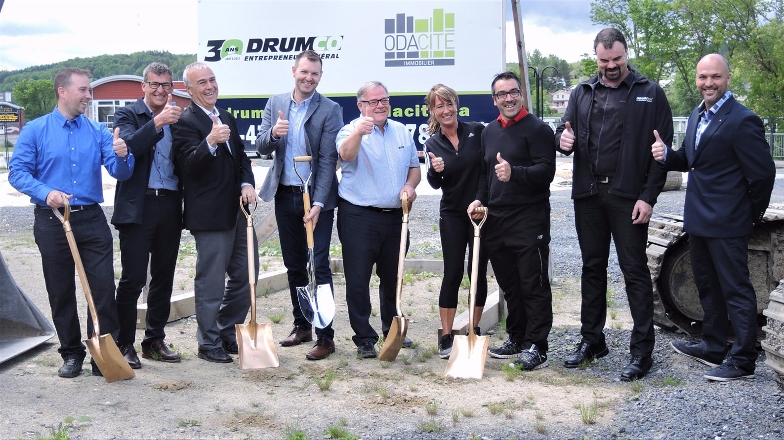 Première pelletée de terre pour le nouveau complexe commercial de Beauceville