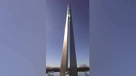La sculpteure québécoise Jacinthe Lagueux utilisera le métal et le verre pour réaliser son oeuvre « Cadran polaire » à Saint-Georges.