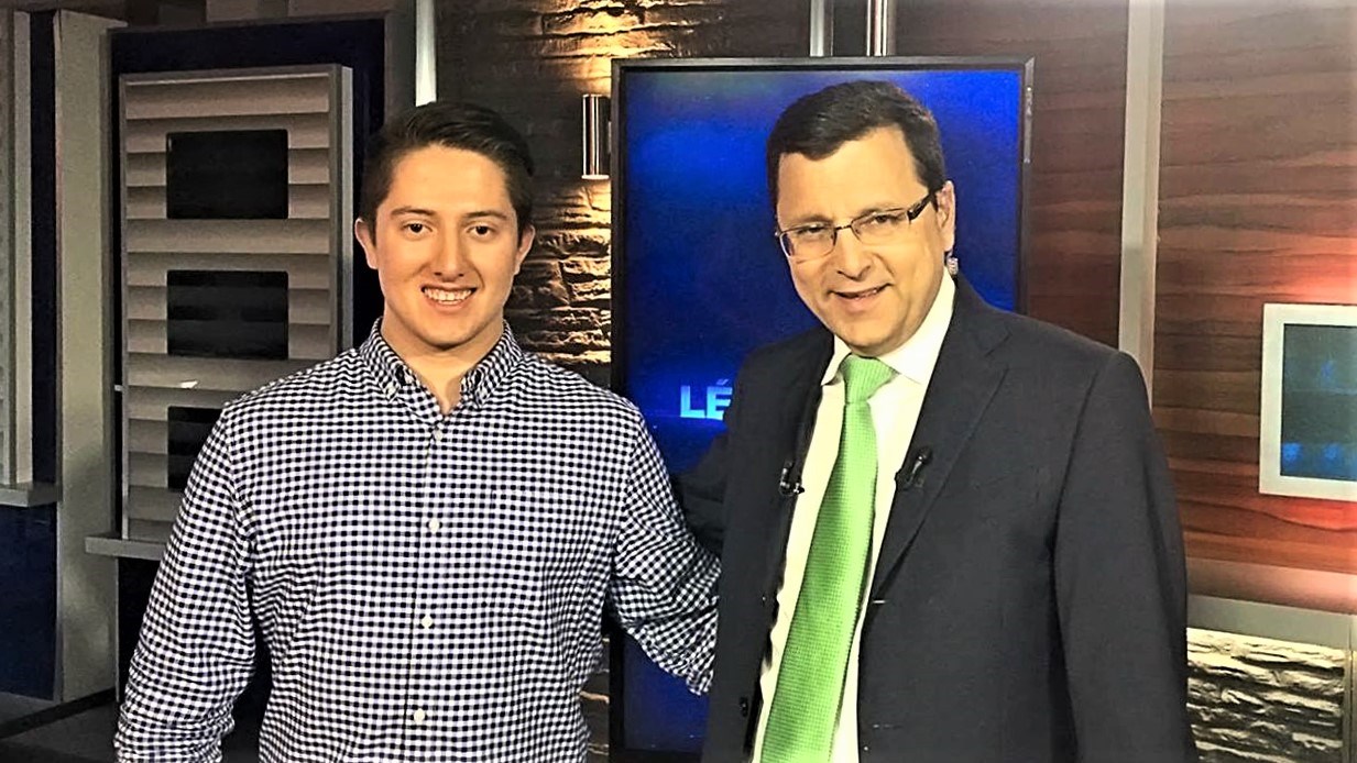 Le Beauceron Charles McKenna en compagnie de l'animateur Denis Lévesque.