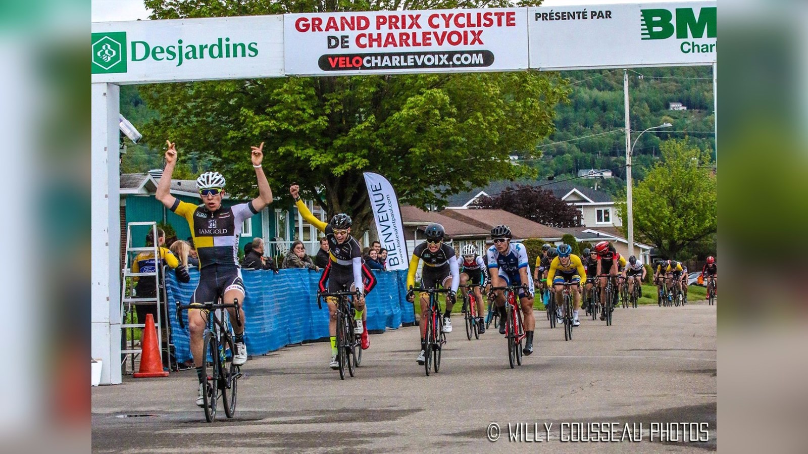 L'athlète beauceron Guillaume Davidson au fil d'arrivée du critérium de Charlevoix.