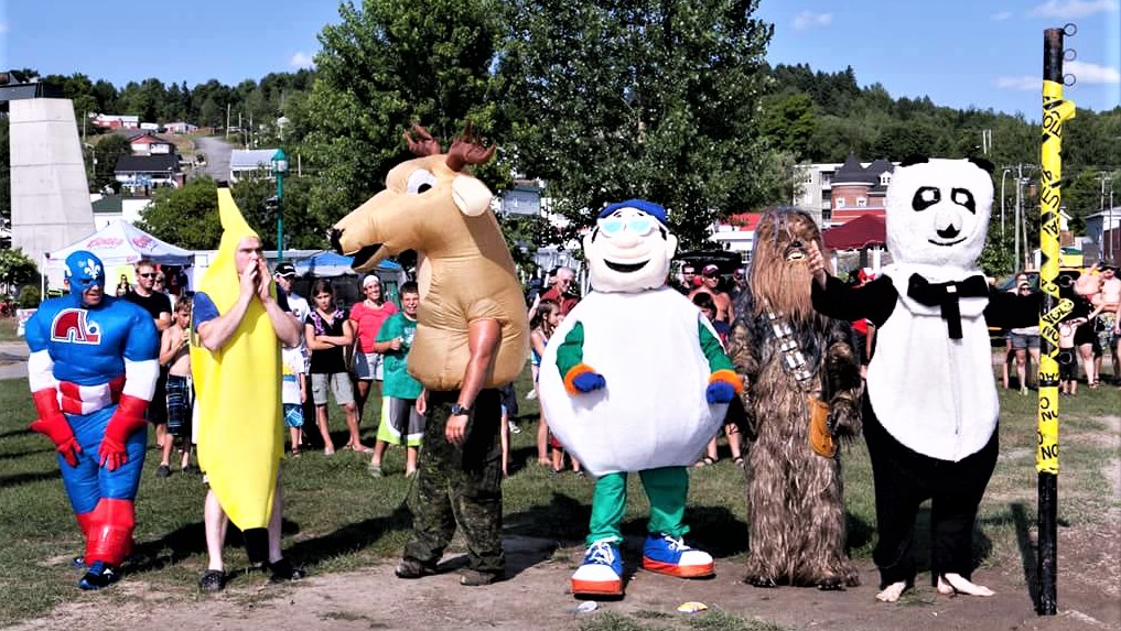La course des mascottes.