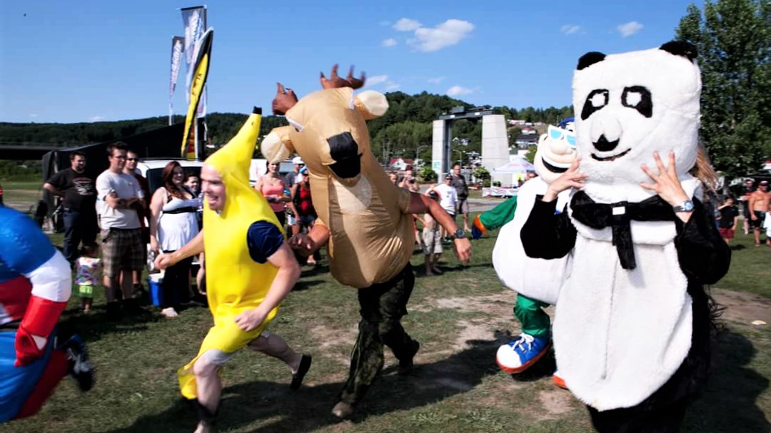 La course des mascottes.